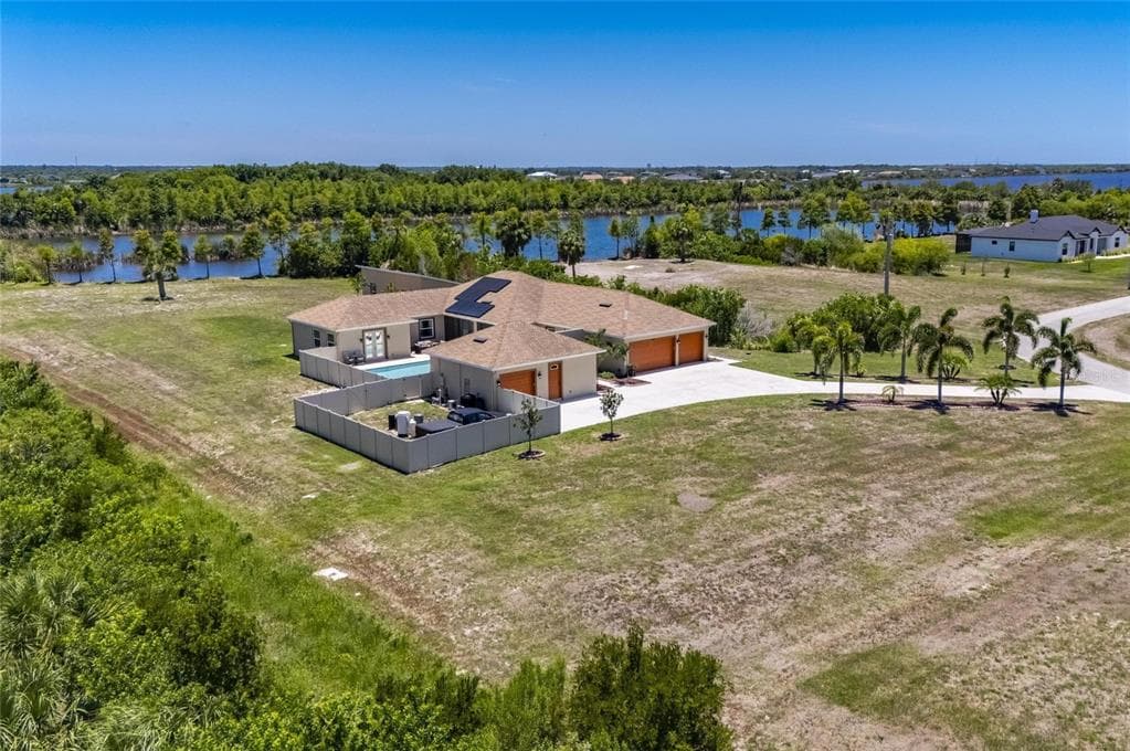 3016 SMILODON TRAIL RUSKIN, FL 33570