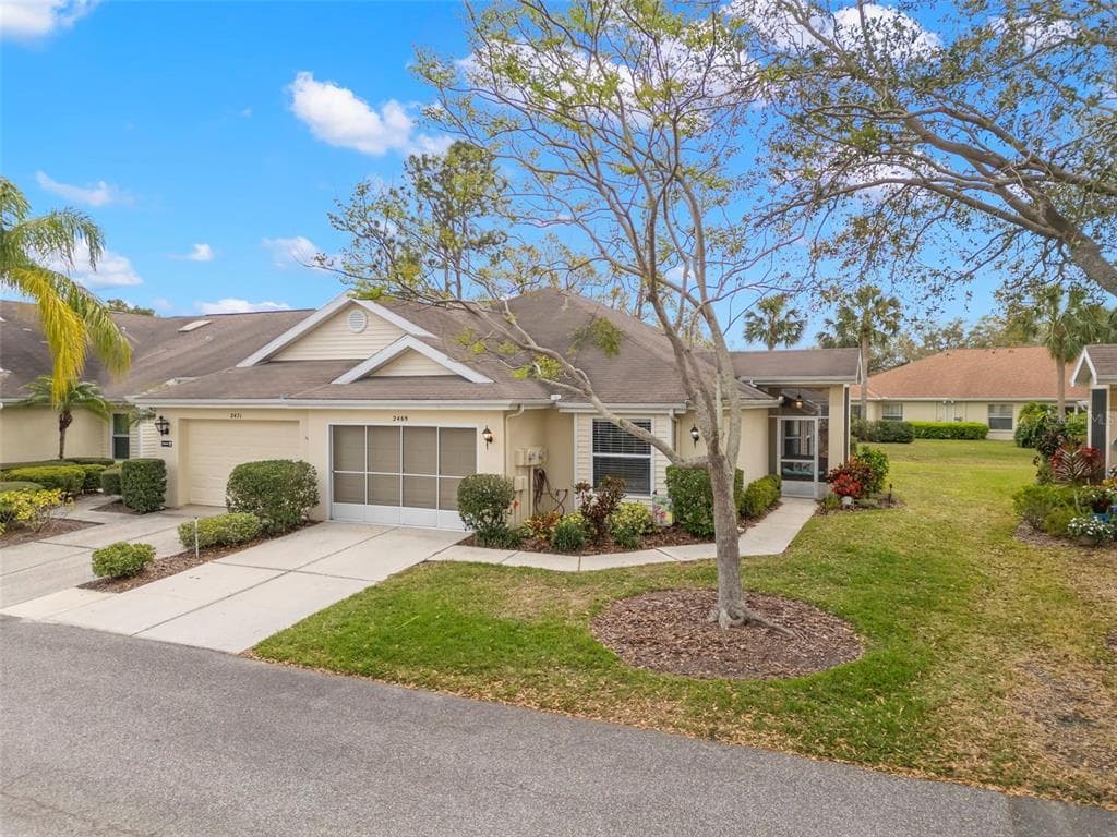 2469 NANTUCKET HARBOR LOOP UNIT 123 SUN CITY CENTER, FL 33573