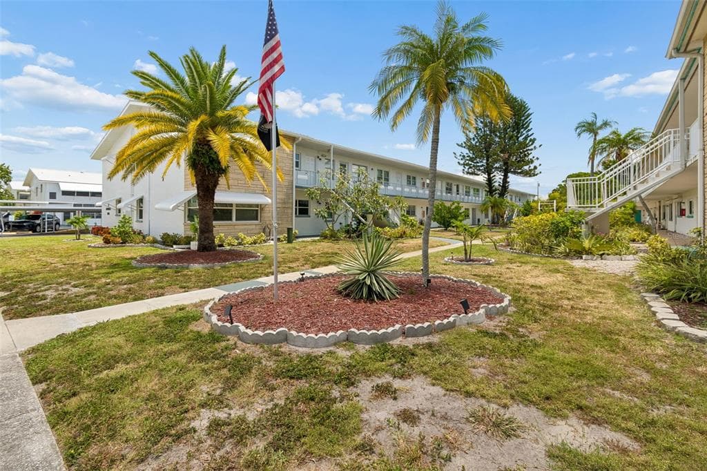 5875 18TH STREET N UNIT 1 ST PETERSBURG, FL 33714