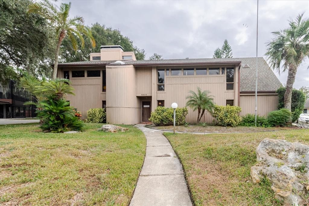 4404 OLD ORCHARD DRIVE TAMPA, FL 33618