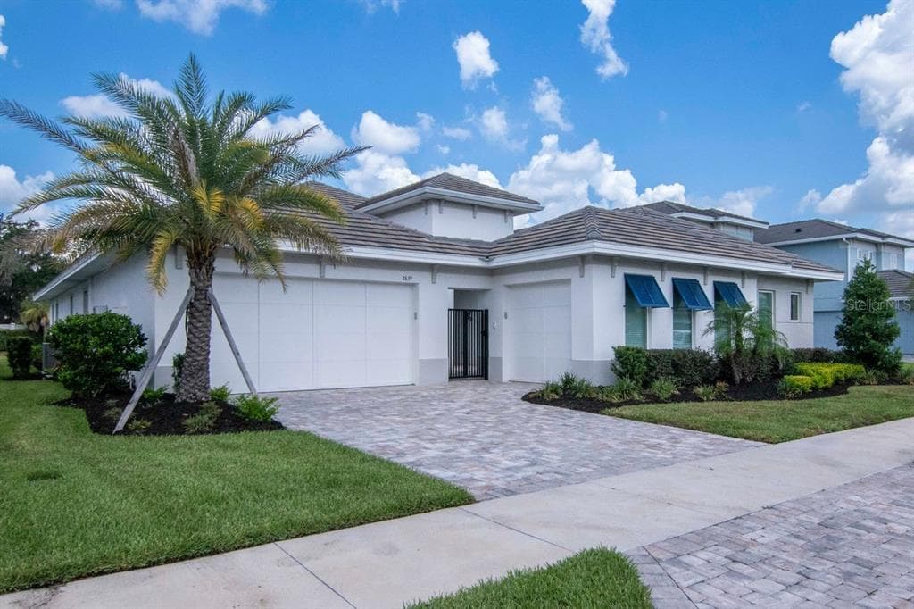 2639 YACHT PLACE WESLEY CHAPEL, FL 33543