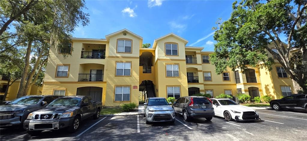 5618 PINNACLE HEIGHTS CIRCLE UNIT 211 TAMPA, FL 33624