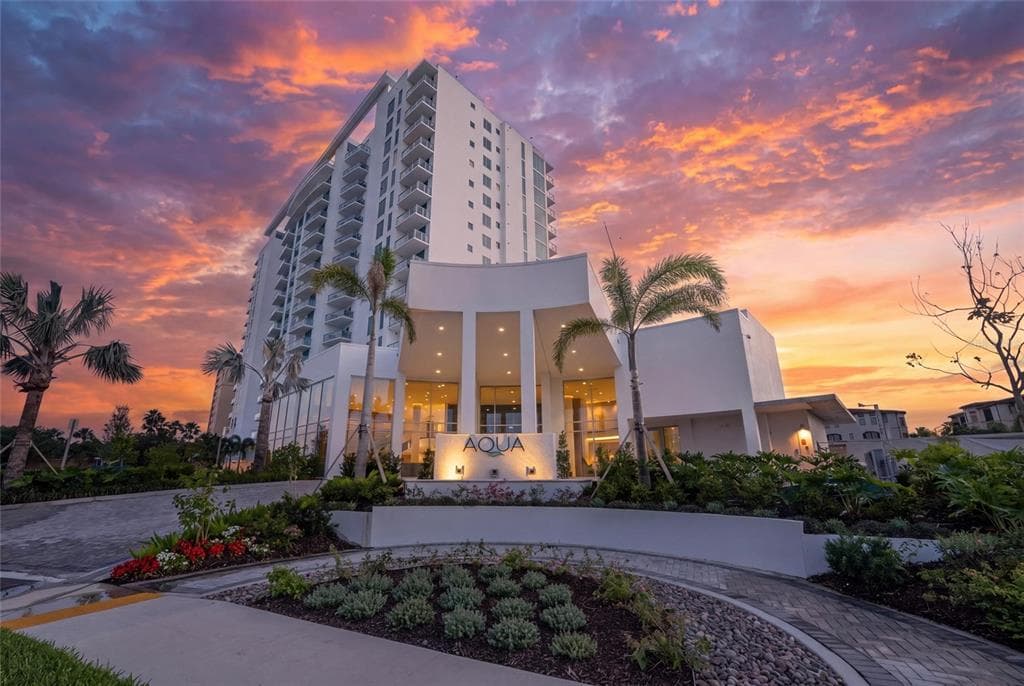 5713 BOWEN DANIEL DR. UNIT 303 TAMPA, FL 33616