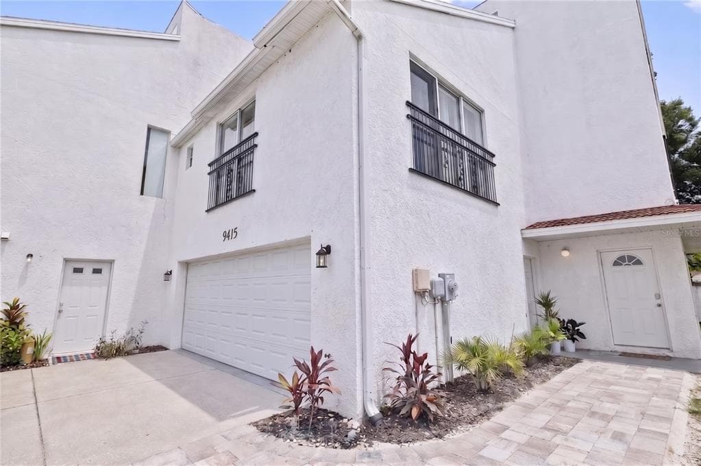 9415 CITRUS GLEN PLACE