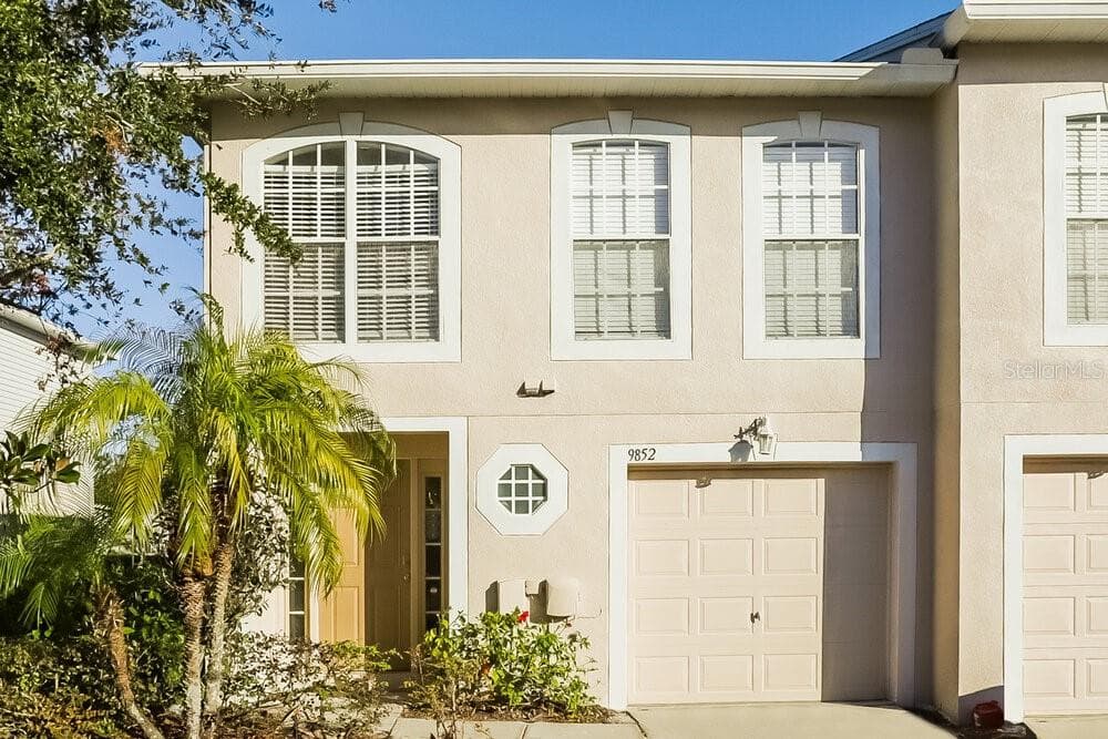 9852 ASHBURN LAKE DRIVE TAMPA, FL 33610