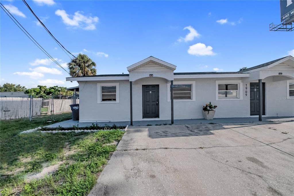 1909 W GREEN STREET TAMPA, FL 33607