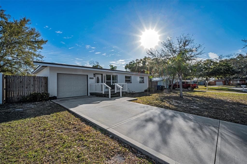 1231 LITTLE JOHN LANE DUNEDIN, FL 34698