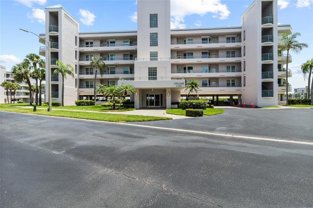 8021 SAILBOAT KEY BOULEVARD S UNIT 106 ST PETE BEACH, FL 33707