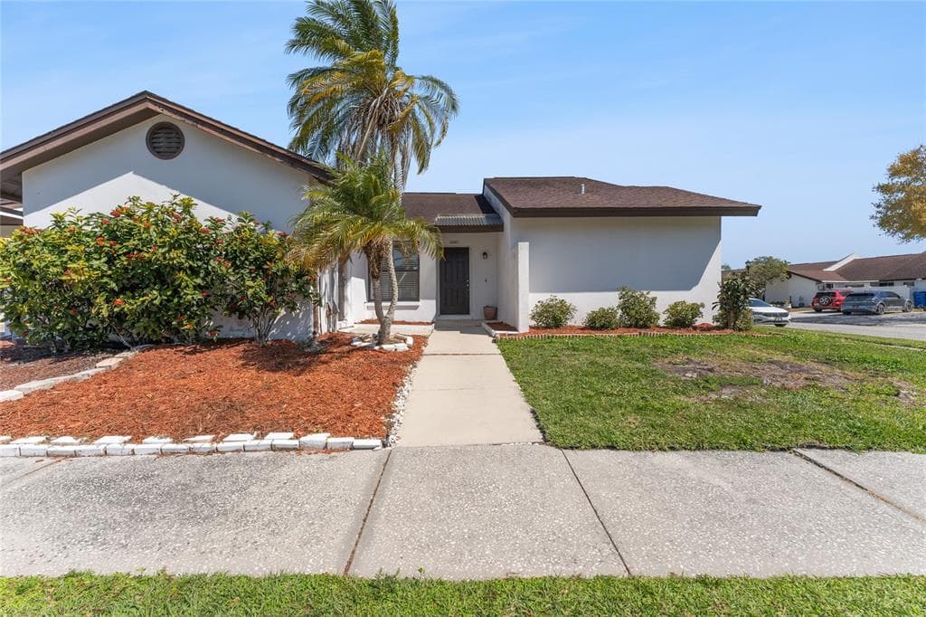 5201 BELLEFIELD DRIVE TAMPA, FL 33624