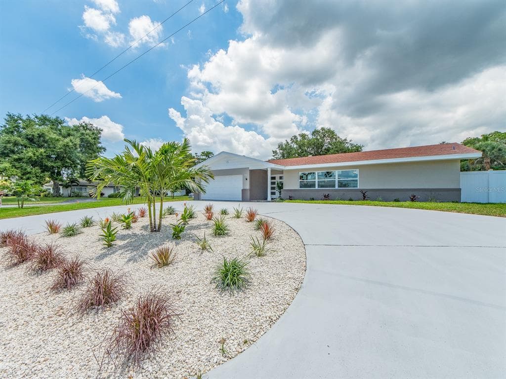 201 HARBOR BLUFF DRIVE LARGO, FL 33770