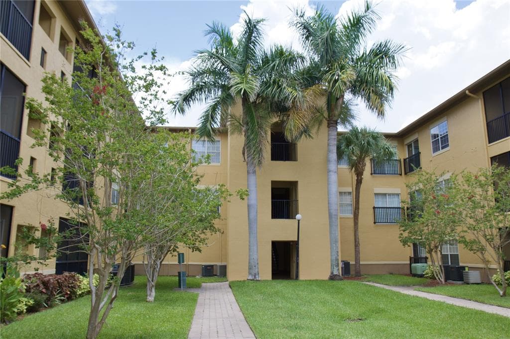 4323 BAYSIDE VILLAGE DRIVE UNIT 306 TAMPA, FL 33615