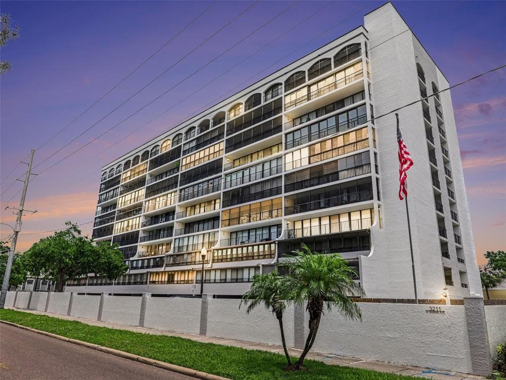 3211 W SWANN AVENUE UNIT 210 TAMPA, FL 33609