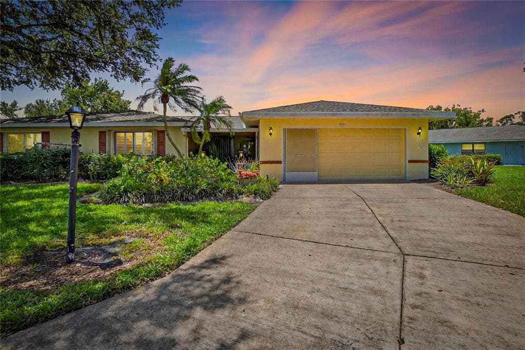 2221 IVAN COURT SUN CITY CENTER, FL 33573