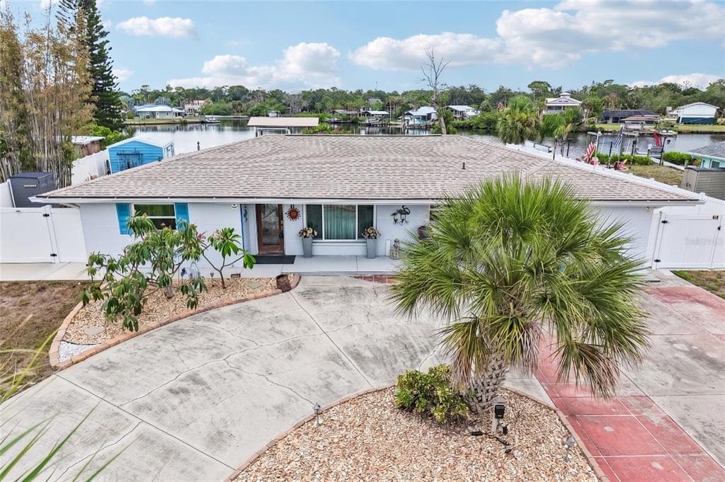 806 BLUE HERON BOULEVARD RUSKIN, FL 33570