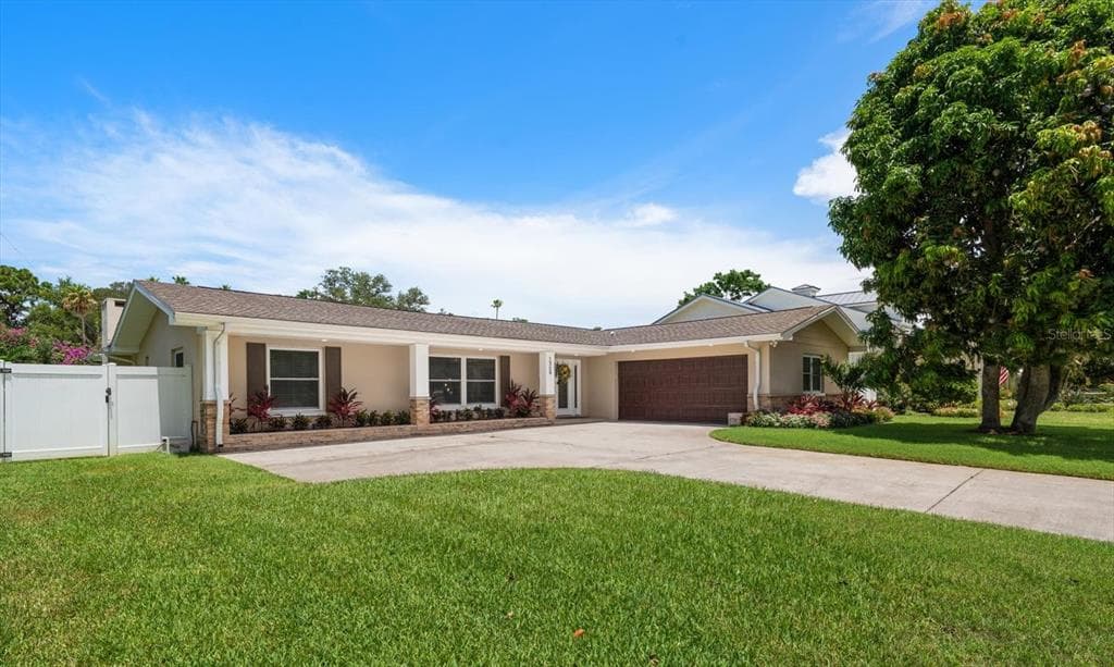 1320 GOLF VIEW DRIVE BELLEAIR, FL 33756