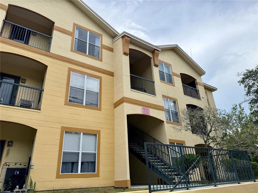 5612 PINNACLE HEIGHTS CIRCLE UNIT 302 TAMPA, FL 33624