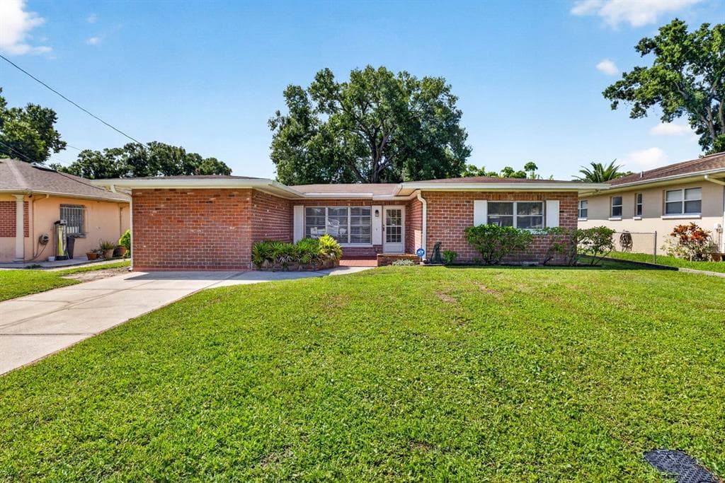 1912 W SAINT ISABEL STREET TAMPA, FL 33607
