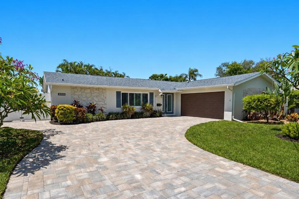 1122 45TH AVENUE NE ST PETERSBURG, FL 33703