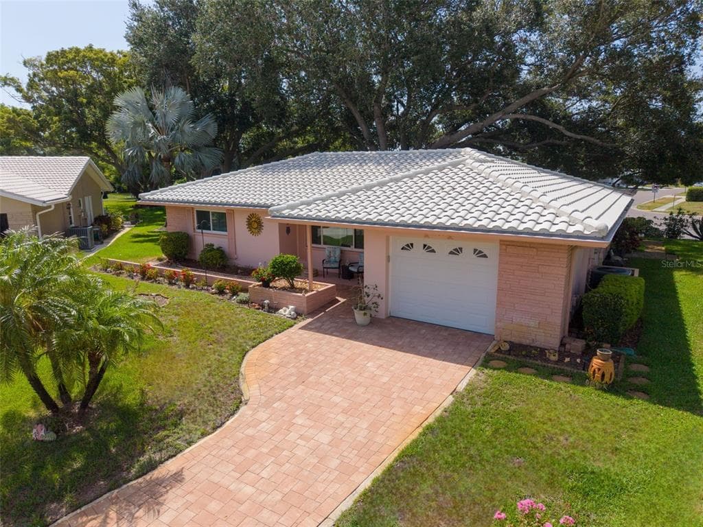1520 KENMORE COURT PALM HARBOR, FL 34684