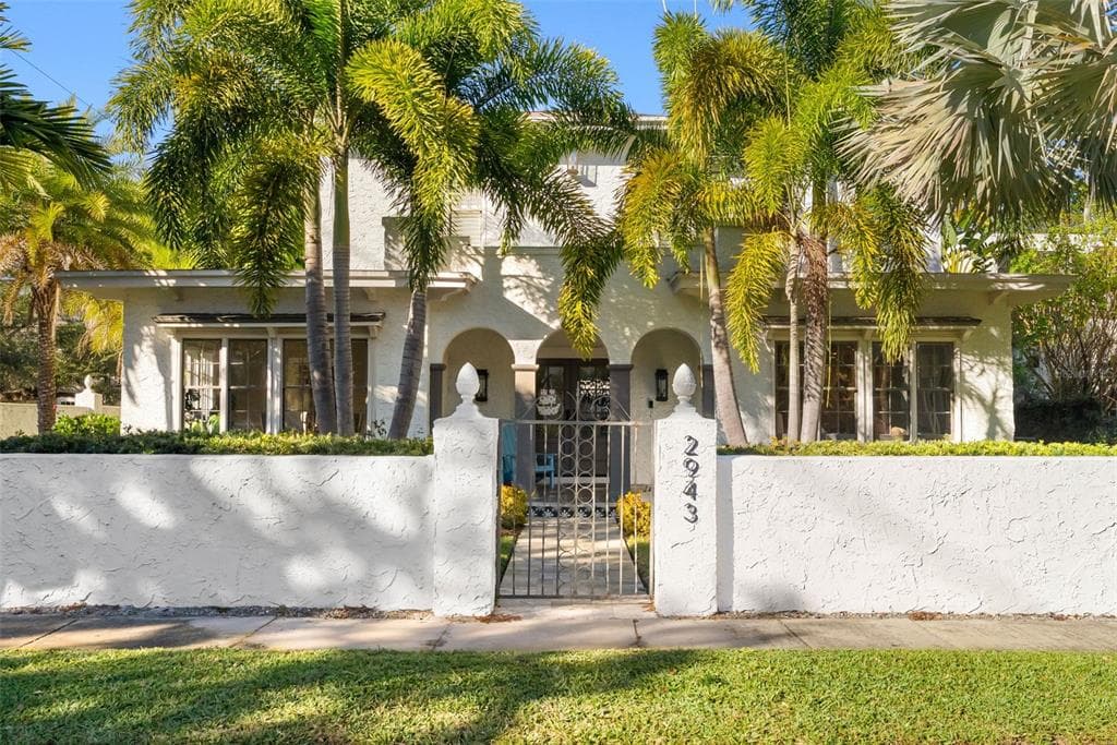 2943 W BAYSHORE COURT