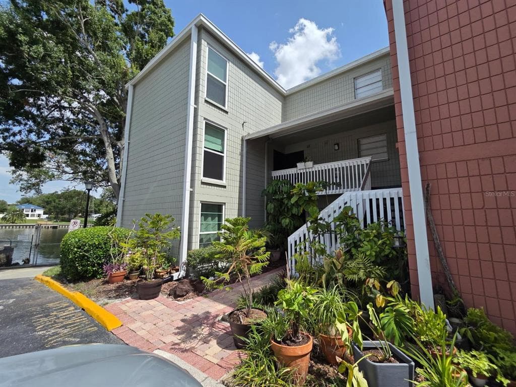2424 W TAMPA BAY BOULEVARD UNIT I103 TAMPA, FL 33607