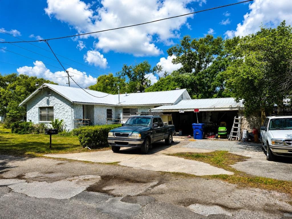5011 GEIGER CEMETERY ROAD ZEPHYRHILLS, FL 33541