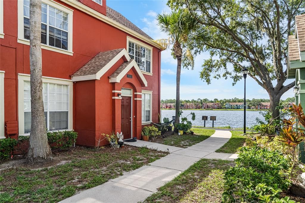 9638 LAKE CHASE ISLAND WAY UNIT 9638 TAMPA, FL 33626