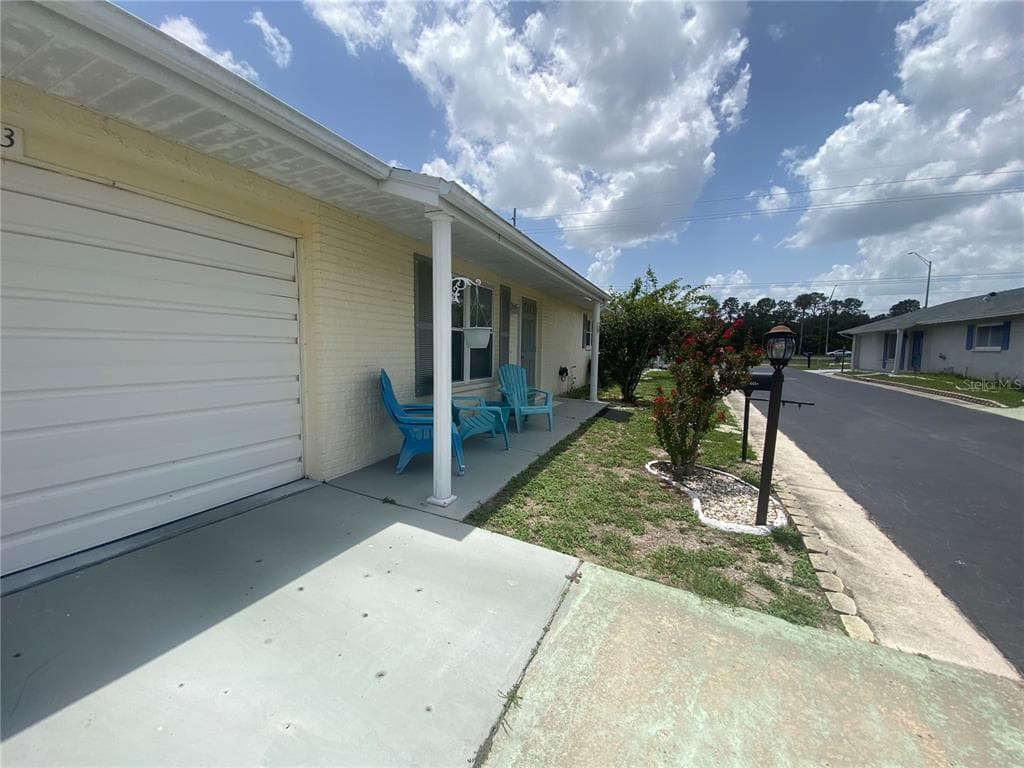 703 HUXLEY PLACE SUN CITY CENTER, FL 33573