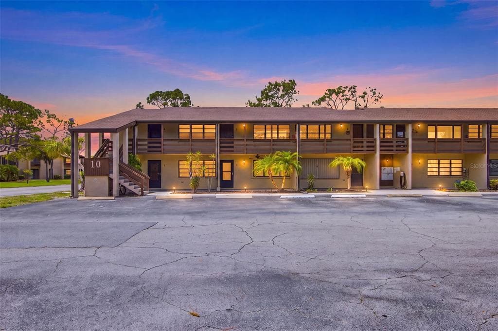 10 QUAILS RUN BOULEVARD UNIT 8