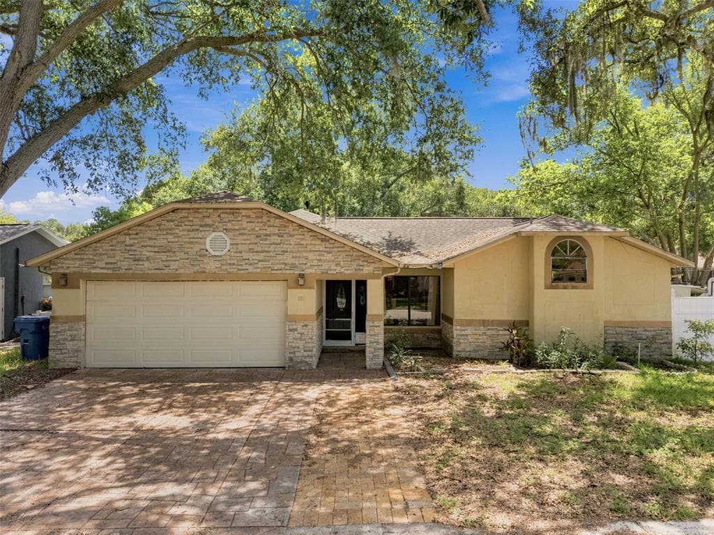 627 CRYSTAL DR PALM HARBOR, FL 34683