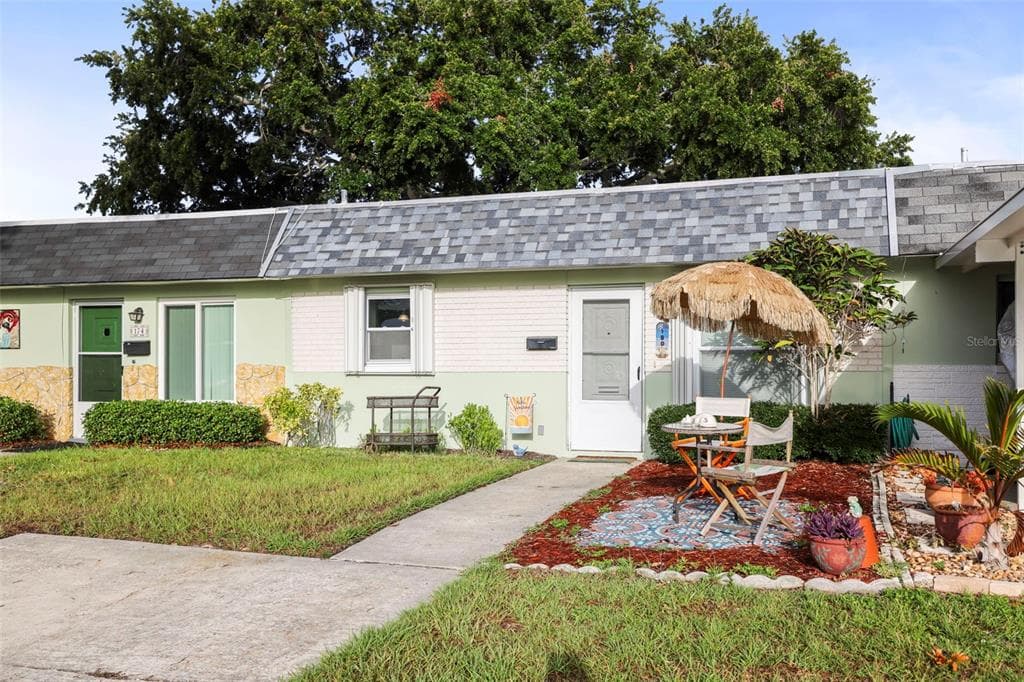 180 SKY LOCH DRIVE W