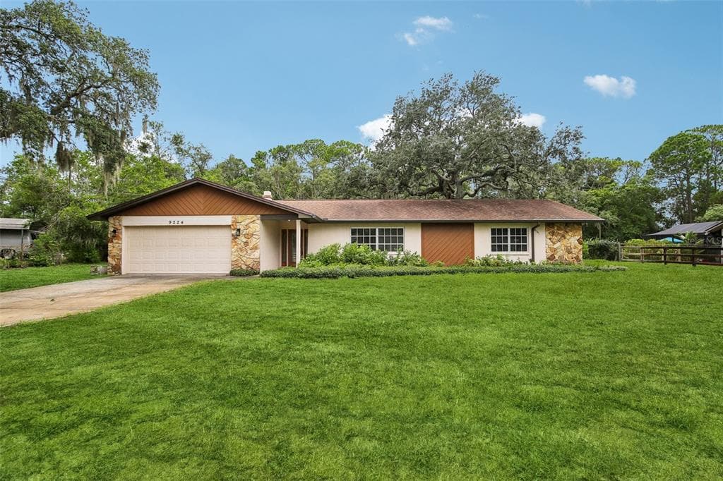 9224 LAKEVIEW DRIVE NEW PORT RICHEY, FL 34654