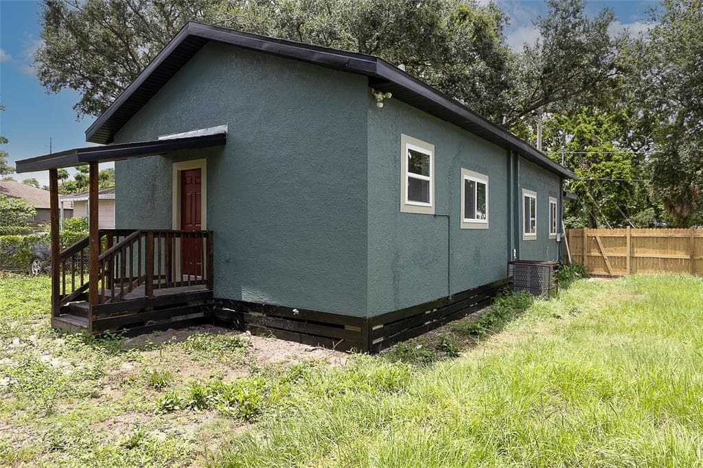 10214 DEVONSHIRE LAKE DRIVE TAMPA, FL 33647
