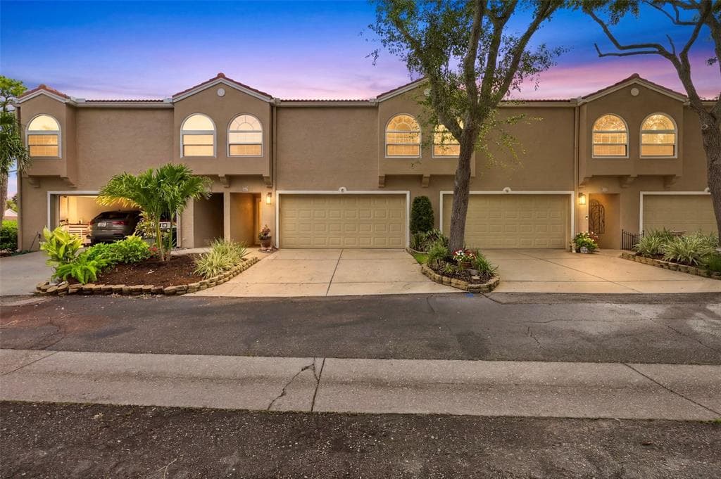 673 SEGOVIA COURT NE UNIT 702 ST PETERSBURG, FL 33703