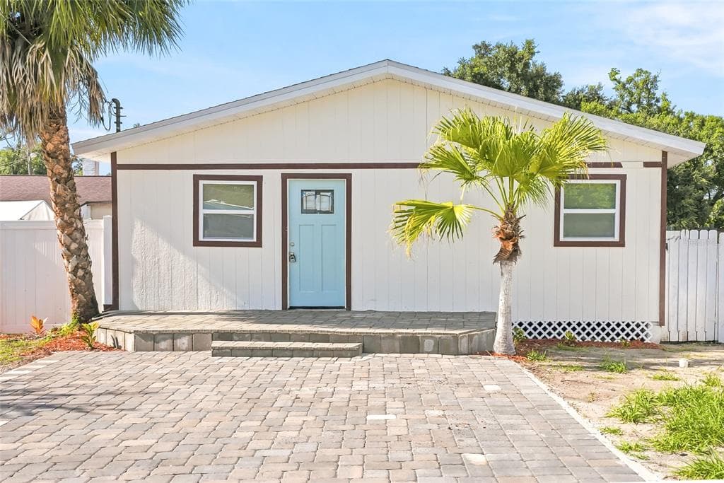 1313 E SITKA STREET TAMPA, FL 33604