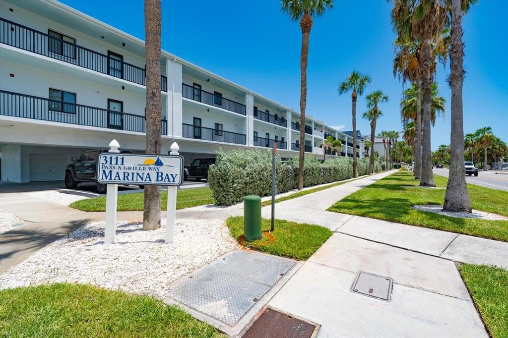 3111 PASS A GRILLE WAY UNIT 110 ST PETERSBURG, FL 33706