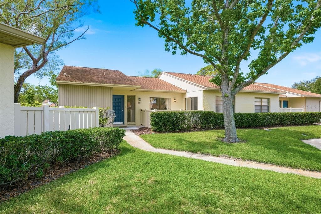 20 EVELYN COURT OLDSMAR, FL 34677