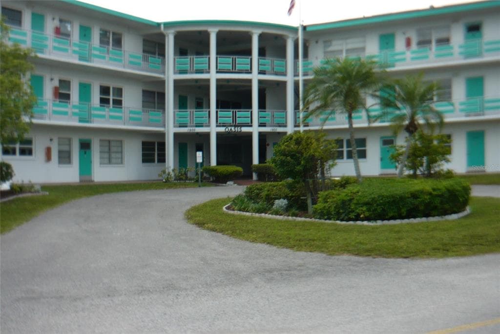 1900 59TH AVENUE N UNIT 210 ST PETERSBURG, FL 33714