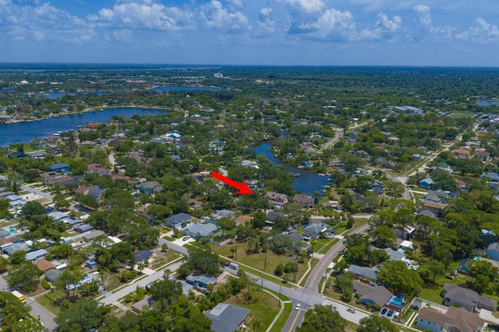 912 SEMINOLE BOULEVARD TARPON SPRINGS, FL 34689