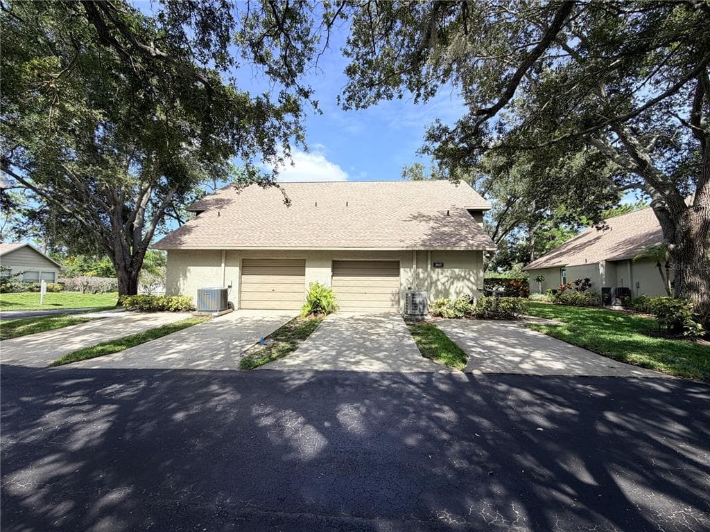 3417 ROCHELLE COURT