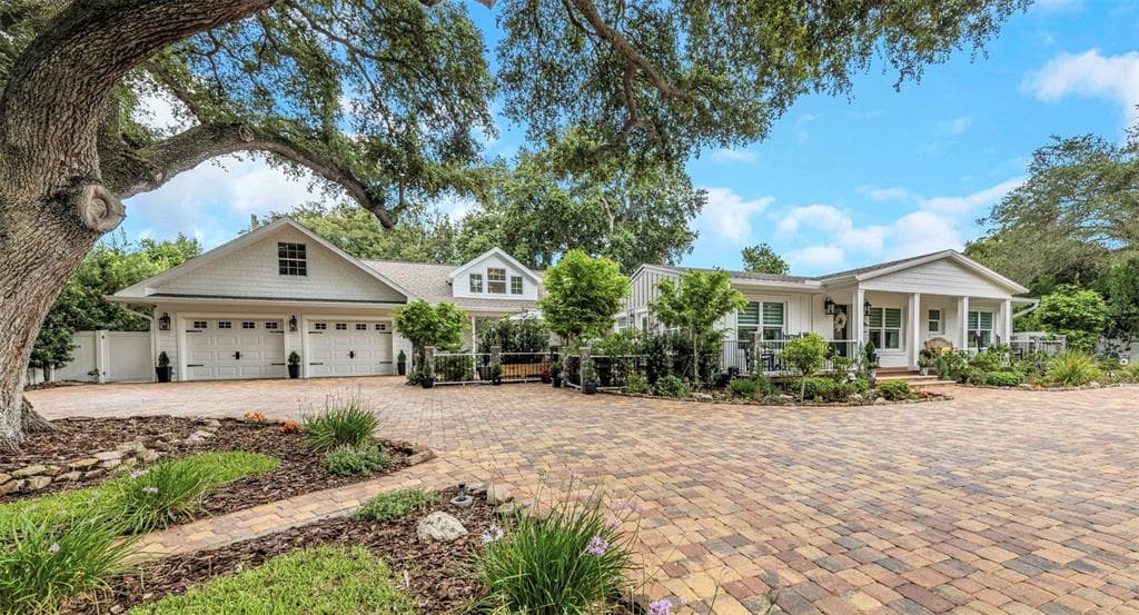 411 ROEBLING ROAD S BELLEAIR, FL 33756