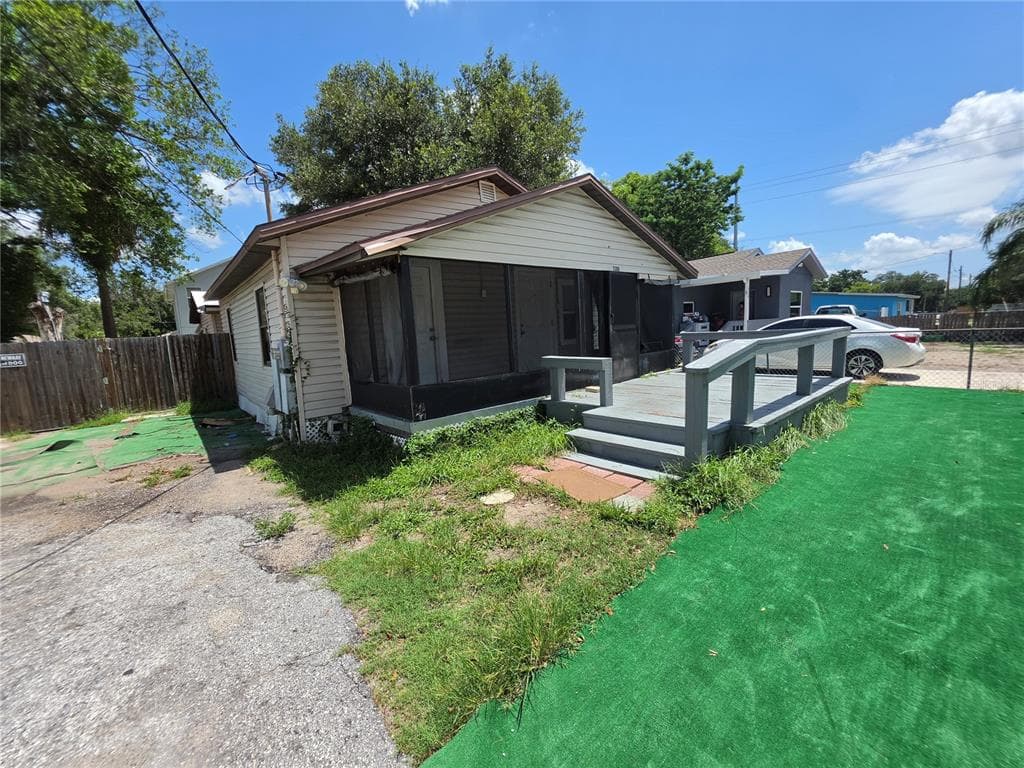 3308 E MOHAWK AVE TAMPA, FL 33610
