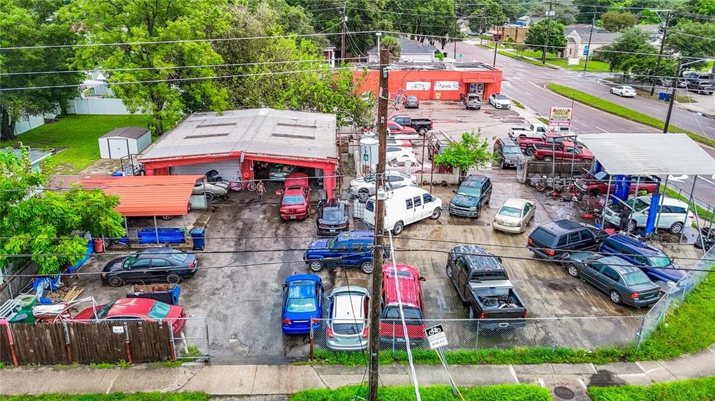 1412 E LAKE AVENUE TAMPA, FL 33605