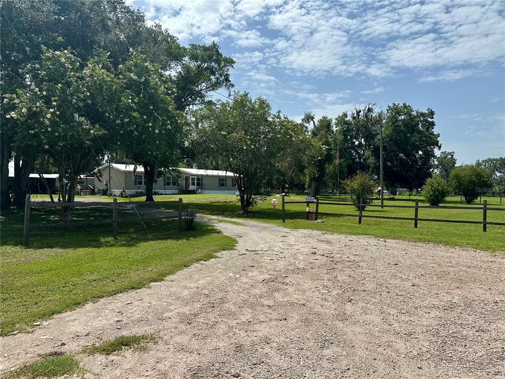 8528 AVON LADY PLACE PLANT CITY, FL 33567