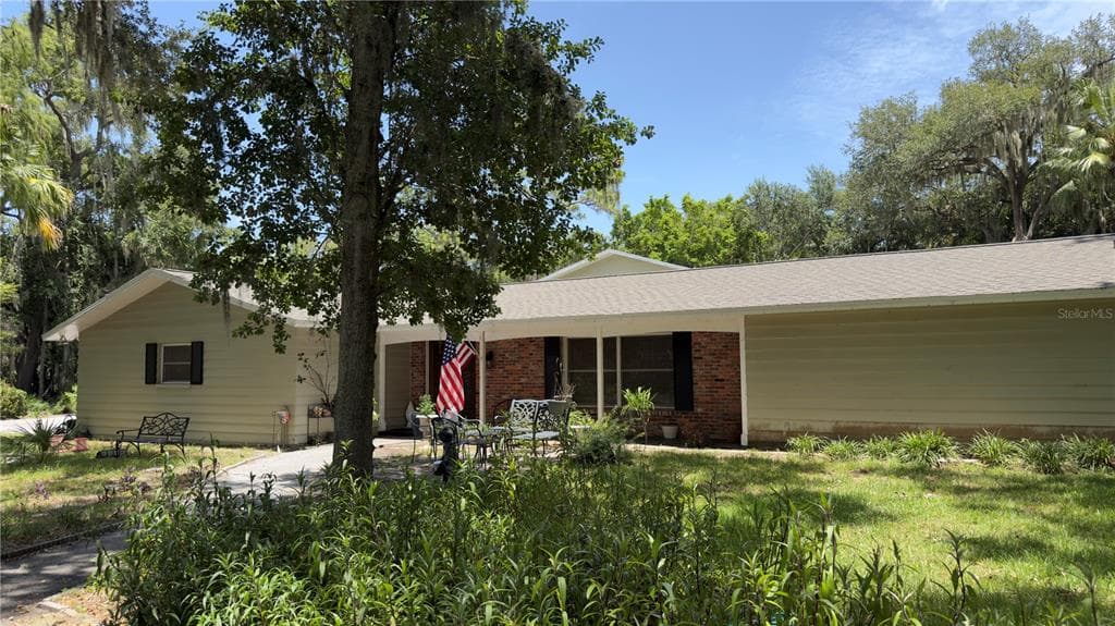 2125 HICKORY GATE DRIVE E DUNEDIN, FL 34698