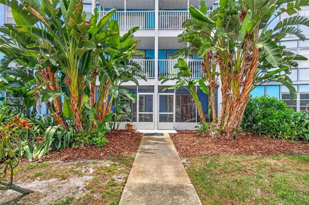 3315 58TH AVENUE S UNIT 105 ST PETERSBURG, FL 33712