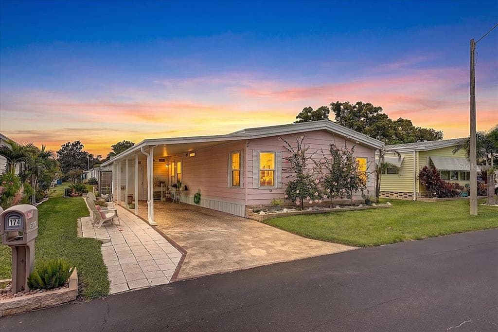 174 CLUBVIEW DRIVE UNIT 4