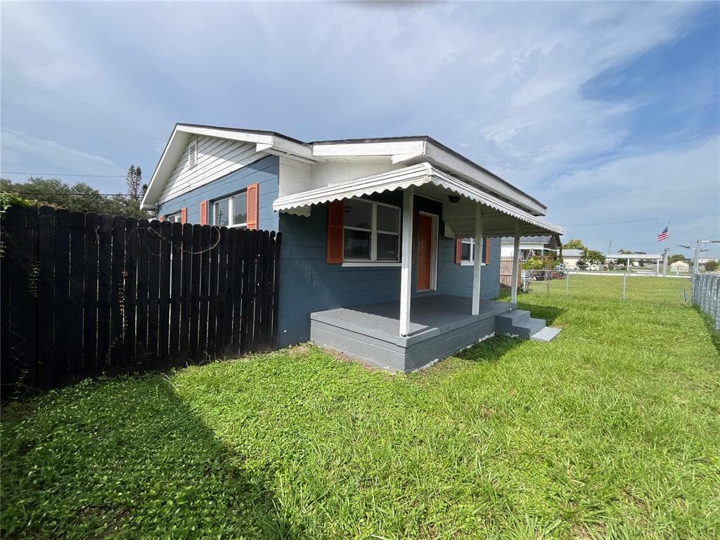 1206 E CANAL STREET