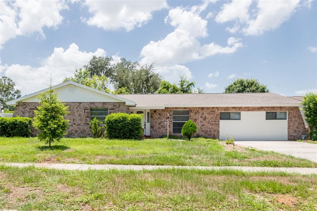 902 SHANGRI LA DRIVE SEFFNER, FL 33584