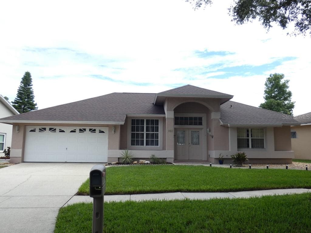 907 BRITTANY PARK BOULEVARD TARPON SPRINGS, FL 34689